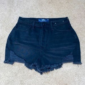 Hollister Curvy Ultra High-Rise Distressed Mom Shorts